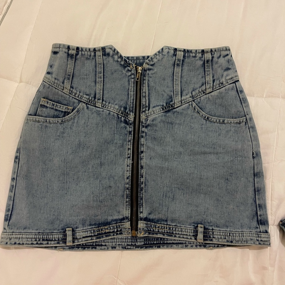 Never worn super cute skirt size 170/size 6